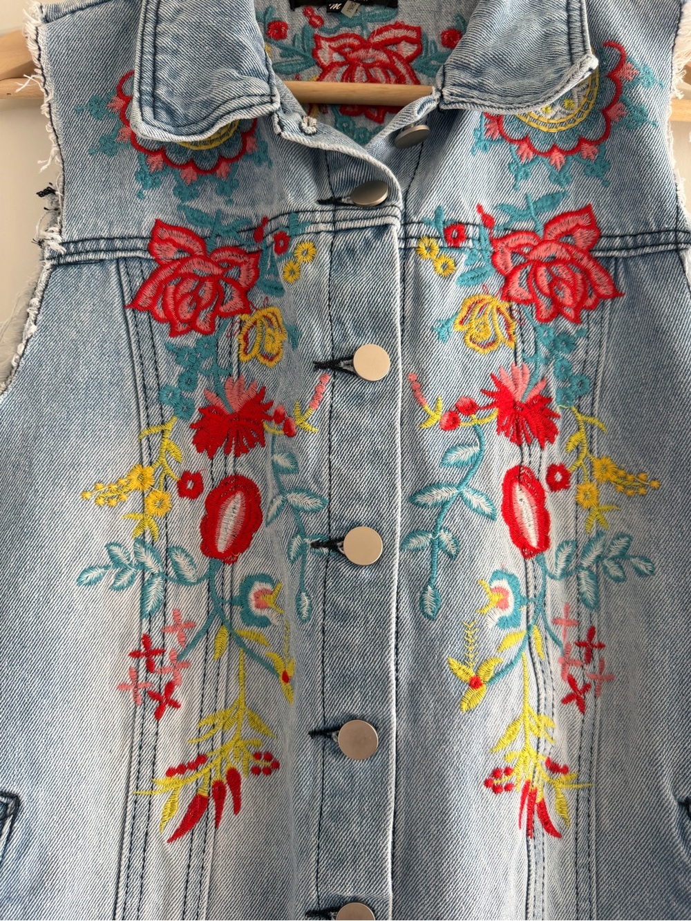 Light Blue Denim Vest w/ Red/Yellow Floral Embroidery M Boho Country Farmhouse - Picture 3 of 8